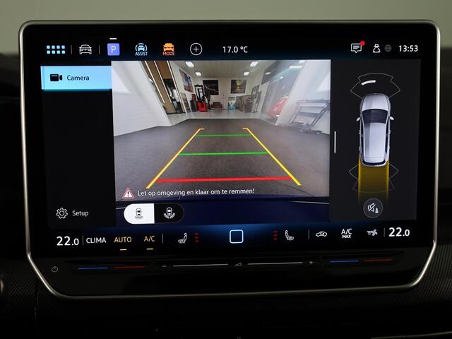 Volkswagen GOLF 1.5 eTSI R-Line Edition 150 pk Automaat (DSG) | Verlengde garantie | Navigatie via App | Panoramadak | Parkeersensoren | Achteruitrijcamera | Stoelverwarming |