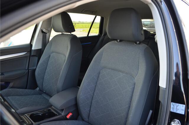 Volkswagen GOLF Variant 1.0 TSI Life Adaptive Cruise Control | Carplay | Trekhaak | Sfeerverlichting |