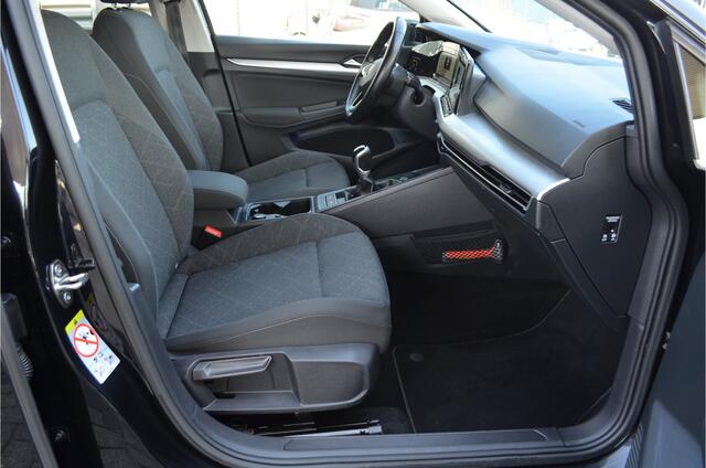 Volkswagen GOLF Variant 1.0 TSI Life Adaptive Cruise Control | Carplay | Trekhaak | Sfeerverlichting |