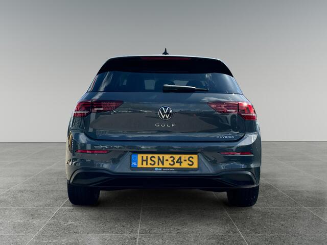 Volkswagen GOLF 1.5 204pk eHybrid Life Edition Achteruitrijcamera 'Rear View' | Voorstoelen verwarmbaar | Parkeersensoren voor en achter