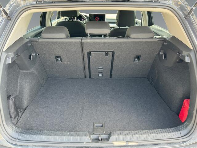 Volkswagen GOLF 1.5 204pk eHybrid Life Edition Achteruitrijcamera 'Rear View' | Voorstoelen verwarmbaar | Parkeersensoren voor en achter