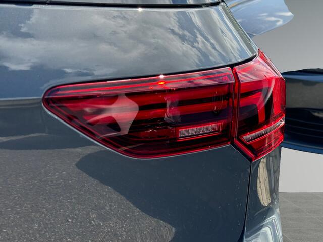 Volkswagen GOLF 1.5 204pk eHybrid Life Edition Achteruitrijcamera 'Rear View' | Voorstoelen verwarmbaar | Parkeersensoren voor en achter