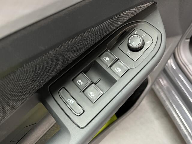 Volkswagen GOLF 1.0 eTSI Life / AUTOMAAT/ CLIMA/ STOELVERWARM./ CRUISE/ DIGITAL DASH/ APP-CONNECT/ PARK. SENSOREN/ 17"LMV