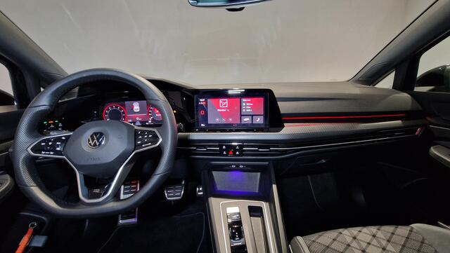 Volkswagen GOLF 1.5 eTSI R-Line | Apple Carplay/Android Auto | LED koplampen |