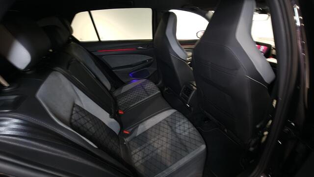 Volkswagen GOLF 1.5 eTSI R-Line | Apple Carplay/Android Auto | LED koplampen |