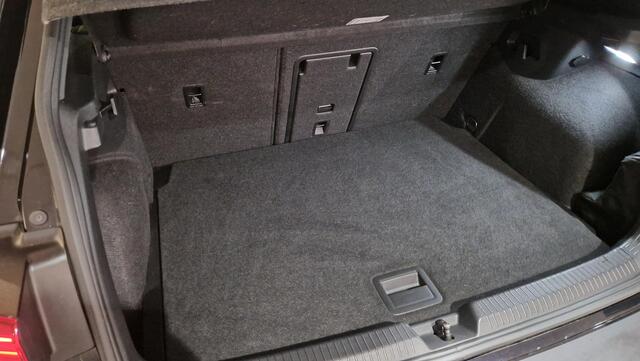 Volkswagen GOLF 1.5 eTSI R-Line | Apple Carplay/Android Auto | LED koplampen |