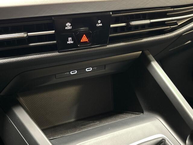 Volkswagen GOLF 1.0 TSI Sport (APPLE CARPLAY, GROOT NAVI, KEYLESS, LM VELGEN, PARKEERSENSOREN, SPORTSTOELEN, SFEERVERLICHTING, CRUISE, NIEUWSTAAT)