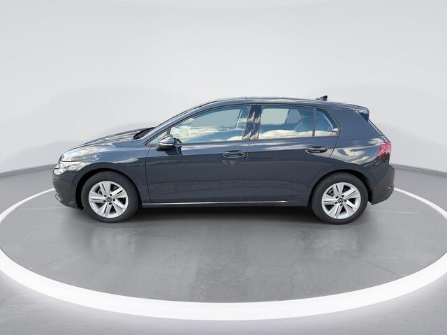 Volkswagen GOLF 1.0 eTSI 110pk DSG Life · Camera · Dodehoeksensor · Adaptive Cruise Control · Apple/Android Car Play · Sfeerverlichting · Navigatie · Elek. Inklapbare Spiegels ·