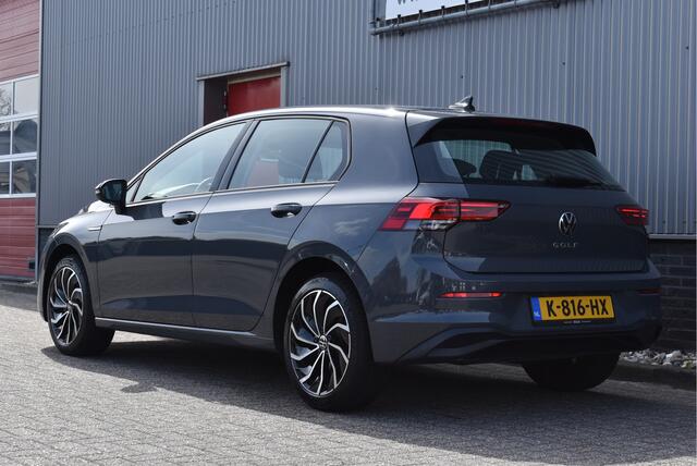 Volkswagen GOLF 1.5 TSI Life Adaptive cruise, Stoel/stuurverwarming, IQ-light, Navi, Carplay