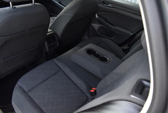 Volkswagen GOLF 1.5 TSI Life Adaptive cruise, Stoel/stuurverwarming, IQ-light, Navi, Carplay