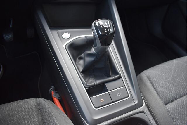 Volkswagen GOLF 1.5 TSI Life Adaptive cruise, Stoel/stuurverwarming, IQ-light, Navi, Carplay