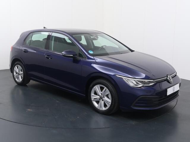 Volkswagen GOLF 1.0 eTSI Life | 110 PK | Automaat | Adaptive cruise control | Achteruitrijcamera | Apple Carplay/Android Auto |