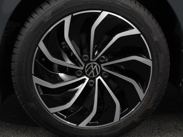 Volkswagen GOLF 1.5 eTSI 150pk DSG Style Navigatie DAB Camera Lane Assist LED Adaptive Cruise Control Keyless Go Stoelverwarming Lichtmetalen Velgen