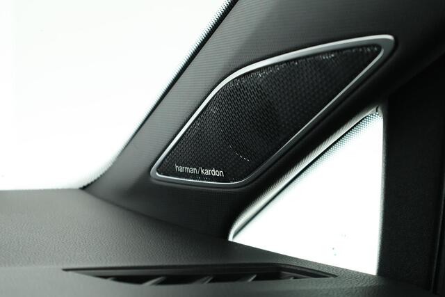 Volkswagen GOLF 2.0 TSI 300pk DSG Clubsport 45 Akrapovic h/k HUD DCC Panoramadak Stoelverwarming Keyless Virtual Cockpit Navigatie