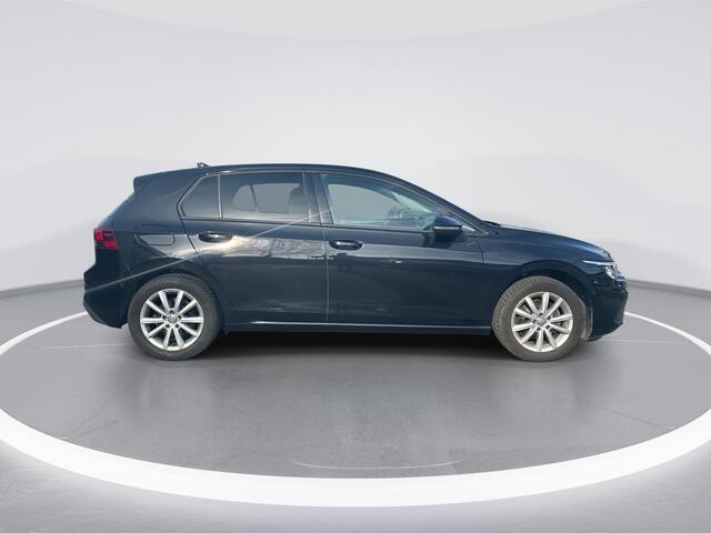 Volkswagen GOLF 1.5 TSI 130pk Life Business · Camera · Dodehoeksensor · Keyless · Apple/Android Car Play · Elektrische stoelverstelling · Adaptive Cruise Control ·