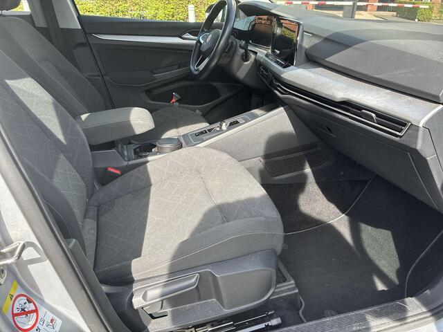 Volkswagen GOLF Variant 1.0 eTSI 110pk DSG Life · Apple/Android Car Play · Camera · Navigatie · Stoelverwarming ·