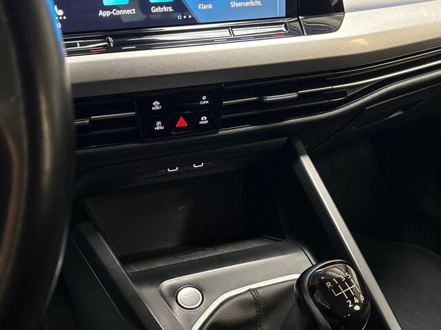 Volkswagen GOLF 1.5 TSI Sport (4 CILINDER, APPLE CARPLAY, GROOT NAVI, STUUR/STOELVERWARMING, KEYLESS, SPORTSTOELEN, PARKEERSENSOREN, CRUISE, NIEUWSTAAT)