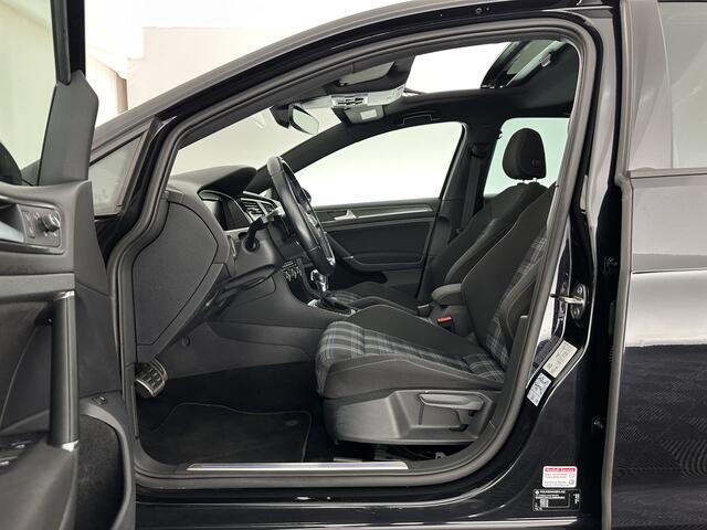 Volkswagen GOLF 1.4 TSI PHEV GTE (Plug-in) (INCL-BTW) Aut. *PANO | ADAPTIVE-CRUISE | FULL-LED | DIGI-COCKPIT | BLINDSPOT | HEATED-SPORTSEATS | KEYLESS | NAVI-FULLMAP | AMBIENTLIGHT | SHIFTPADDLES | PRIVACY-GLASS | ECC | PDC | 18''ALU*