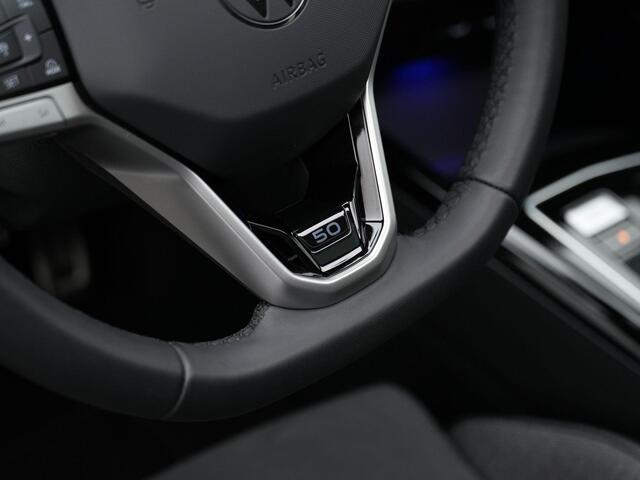 Volkswagen GOLF 1.5 eTSI 150 pk DSG 50 Edition | Panoramadak | Trekhaak | Geheugen-/massagestoel | Head-up display | IQ Light | Achteruitrijcamera