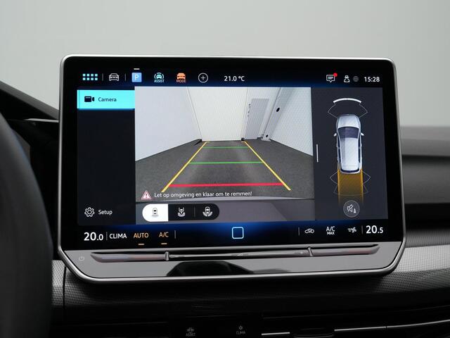 Volkswagen GOLF 1.5 eTSI 150 pk DSG 50 Edition | Panoramadak | Trekhaak | Geheugen-/massagestoel | Head-up display | IQ Light | Achteruitrijcamera