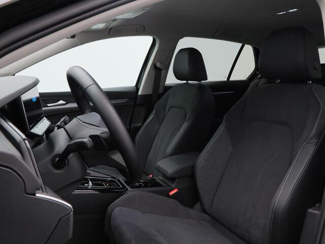 Volkswagen GOLF 1.5 eHybrid 204 Pk Automaat Style Edition | Stoelverwarming | Camera | Trekhaak | Full LED | Navigatie | Carplay | 18 Inch | 27.493 Km !!