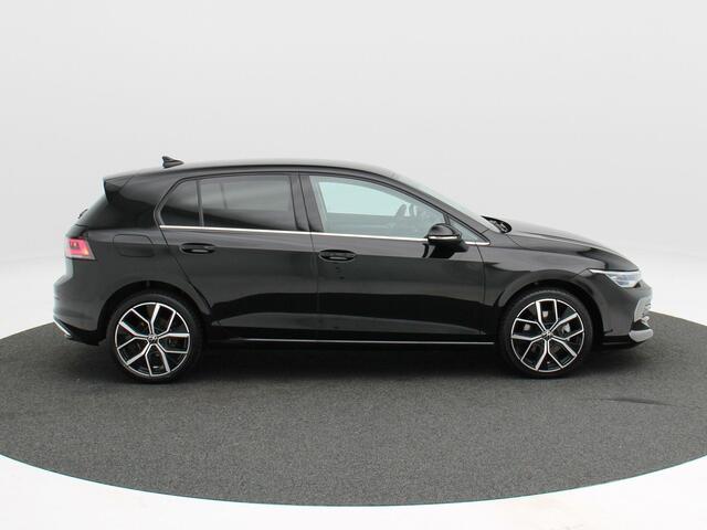 Volkswagen GOLF 1.5 eHybrid 204 Pk Automaat Style Edition | Stoelverwarming | Camera | Trekhaak | Full LED | Navigatie | Carplay | 18 Inch | 27.493 Km !!