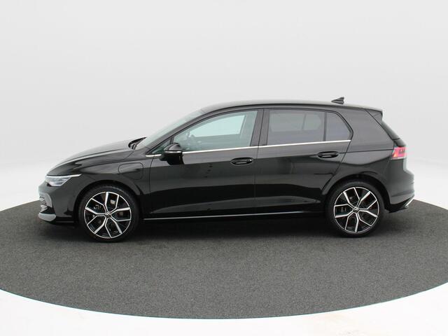 Volkswagen GOLF 1.5 eHybrid 204 Pk Automaat Style Edition | Stoelverwarming | Camera | Trekhaak | Full LED | Navigatie | Carplay | 18 Inch | 27.493 Km !!