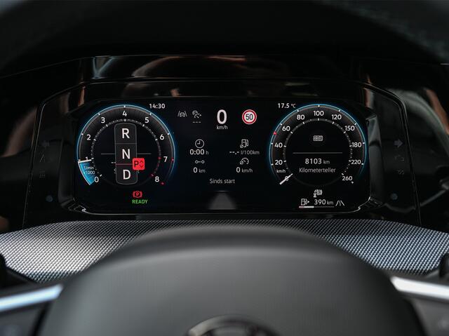 Volkswagen GOLF 1.5 eTSI R-Line Edition | R-Line Seats | Camera | Trekhaak | Adaptive cruise |