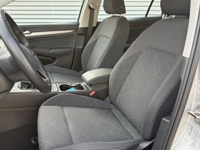 Volkswagen GOLF Variant 1.0 TSI Life met slechts 61.146 km! Nederlandse auto! | Camera | Navi | ACC | Stoelverwarming | Clima | PDC V+A | LM velgen | RIJKLAARPRIJS INCL 12 MAANDEN GARANTIE EN BEURT