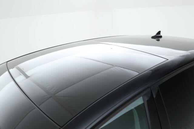 Volkswagen GOLF 1.5 eTSI R-Line Panorama, Automaat, Stoel/stuurverwarming