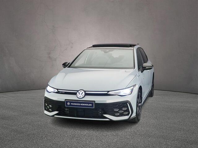 Volkswagen GOLF GTE 1.5 TSI eHybrid 272pk DSG Automaat Panoramadak, Lederen interieur, Stoelverwarming, Stoelverkoeling, Adaptive cruise control, 360 camera, LED matrix koplampen, Black style,