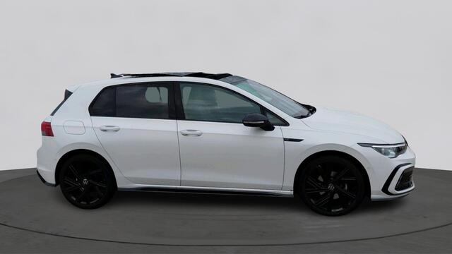 Volkswagen GOLF 1.5 eTSI 130pk DSG R-Line Business | Black Style | Panoramadak | 18" |