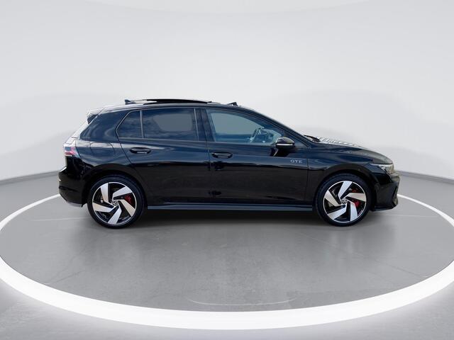 Volkswagen GOLF 1.5eHybrid 200kW/272PK Black Style GTE · Panoramadak · Leder · Trekhaak · Camera · Apple/Android Car Play · Garantie t/m 11-06-2030 of 100000km