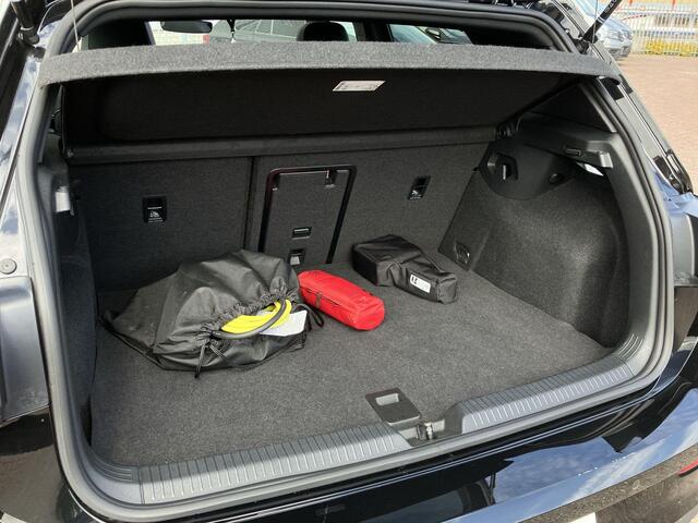 Volkswagen GOLF 1.5eHybrid 200kW/272PK Black Style GTE · Panoramadak · Leder · Trekhaak · Camera · Apple/Android Car Play · Garantie t/m 11-06-2030 of 100000km