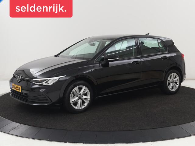 Volkswagen GOLF 1.0 TSI Life | Carplay | Navigatie | Adaptive cruise | Full LED | Digital Cockpit | Sfeerverlichting | Climate control | Bluetooth | Parkeerhulp