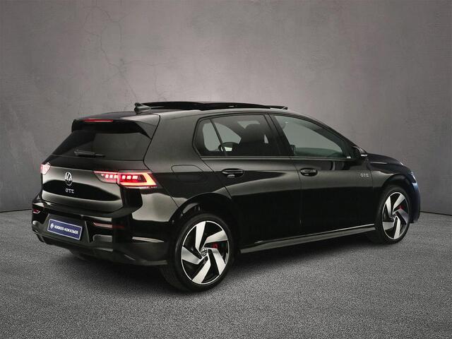 Volkswagen GOLF GTE 1.5 TSI eHybrid 272pk DSG Automaat Trekhaak, Lederen bekleding, Panoramadak, Adaptive cruise control, LED matrix koplampen, Black style
