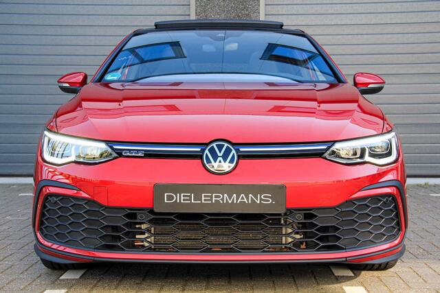 Volkswagen GOLF 1.4 eHybrid DSG GTE | Pano | IQ | Elektrische trekhaak | Winter pack premium | Kings red metallic | Vol in de opties