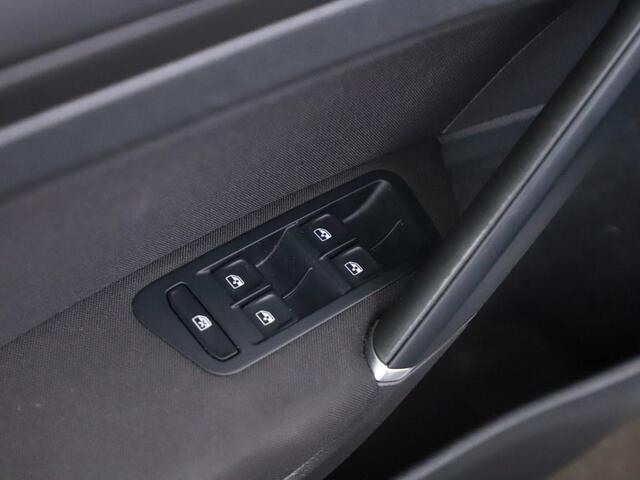 Volkswagen GOLF Variant 1.0 TSI Comfortline Bns. Winterpakket/Velours/Ecc Nav/Ad.Cruise/Comfort.Stoelen/4S.Banden