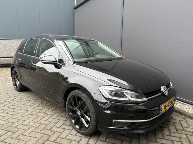 Volkswagen GOLF 1.4 TSI Highline Business R Airco - Apple carplay - Schuifkanteldak - Parkeersensor - Stoelverwarming - Navigatie - Achteruitrijcamera - Mistlampen - Cruise control - Licht metalen velgen 17 inch - Led verlichting - Blu - Dakspoiler - Elektrische ramen -