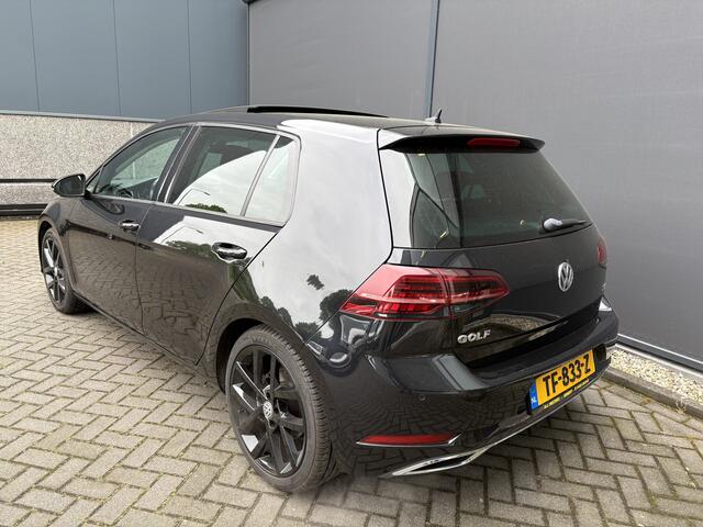 Volkswagen GOLF 1.4 TSI Highline Business R Airco - Apple carplay - Schuifkanteldak - Parkeersensor - Stoelverwarming - Navigatie - Achteruitrijcamera - Mistlampen - Cruise control - Licht metalen velgen 17 inch - Led verlichting - Blu - Dakspoiler - Elektrische ramen -
