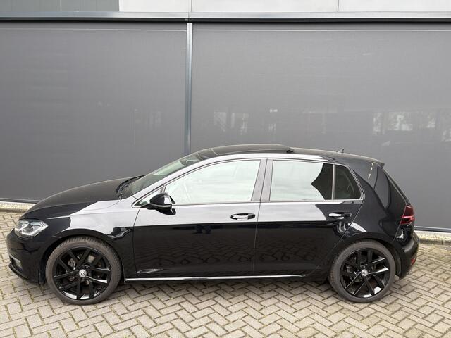 Volkswagen GOLF 1.4 TSI Highline Business R Airco - Apple carplay - Schuifkanteldak - Parkeersensor - Stoelverwarming - Navigatie - Achteruitrijcamera - Mistlampen - Cruise control - Licht metalen velgen 17 inch - Led verlichting - Blu - Dakspoiler - Elektrische ramen -