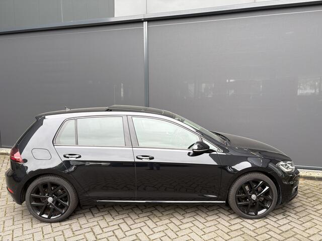 Volkswagen GOLF 1.4 TSI Highline Business R Airco - Apple carplay - Schuifkanteldak - Parkeersensor - Stoelverwarming - Navigatie - Achteruitrijcamera - Mistlampen - Cruise control - Licht metalen velgen 17 inch - Led verlichting - Blu - Dakspoiler - Elektrische ramen -