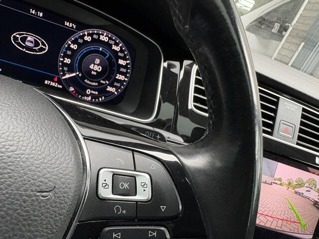 Volkswagen GOLF 1.4 TSI Highline Business R Airco - Apple carplay - Schuifkanteldak - Parkeersensor - Stoelverwarming - Navigatie - Achteruitrijcamera - Mistlampen - Cruise control - Licht metalen velgen 17 inch - Led verlichting - Blu - Dakspoiler - Elektrische ramen -