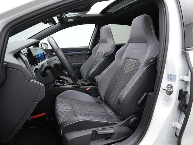 Volkswagen GOLF 1.5 eTSI 150 pk DSG R-Line | Panoramadak | Head-up display | Achteruitrijcamera | Stuur-/stoelverwarming