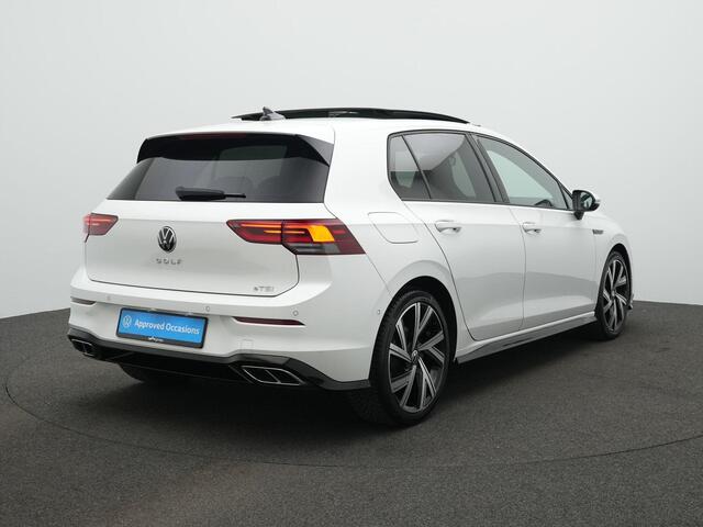 Volkswagen GOLF 1.5 eTSI 150 pk DSG R-Line | Panoramadak | Head-up display | Achteruitrijcamera | Stuur-/stoelverwarming