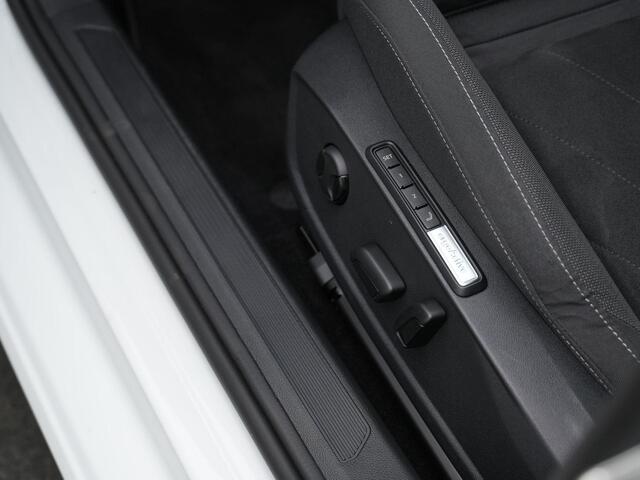 Volkswagen GOLF 1.4 eHybrid 204 pk Style | Geheugen-/massagestoel | IQ Light | Stuur-/stoelverwarming | Adaptive Cruise | Navigatie