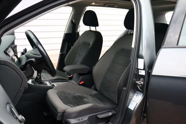 Volkswagen GOLF Variant 1.5 TSI Comfortline Business O.a: Pano, Stoelverw, ACC, Navi, Clima, Cruise, PDC, Etc. All-in prijs!