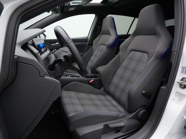 Volkswagen GOLF 1.4 eHybrid 245 pk GTE | Panoramadak | Trekhaak | Stuur-/stoelverwarming | Parkeersensoren voor/achter