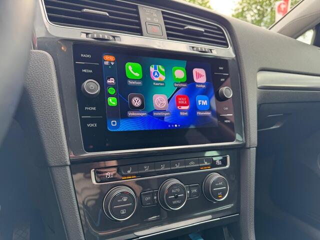 Volkswagen GOLF 1.5 TSI R-line Trekhaak Camera Massage Carplay Mooi uitgevoerd!