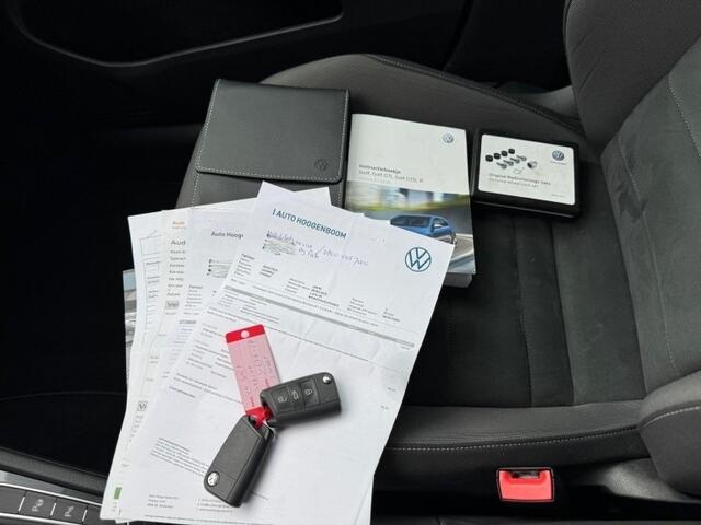 Volkswagen GOLF 1.5 TSI R-line Trekhaak Camera Massage Carplay Mooi uitgevoerd!